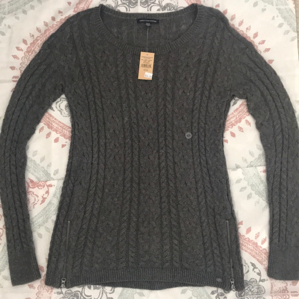 American Eagle Sweater